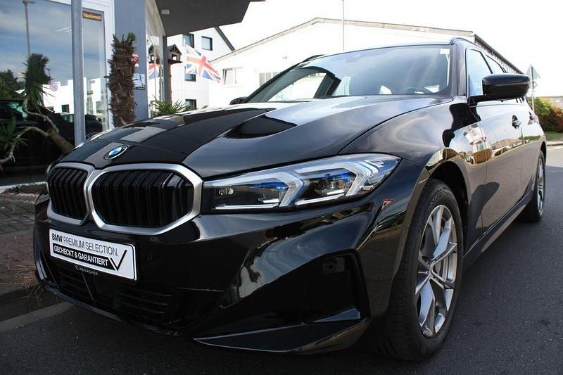 Schwarz ii/bonnet fluid black Gebraucht 2022 BMW 330 Sport Line Kombi | 29.599 € (Guter Preis) - Bild 1/4