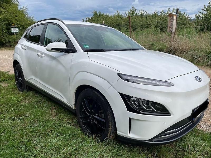 Weiß Gebraucht 2021 Hyundai Kona Trend SUV | 16.950 € (Guter Preis) - Bild 1/4