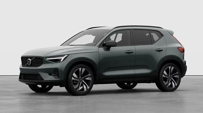 Neu Volvo XC40 Plus 197 PS (144 kW) 2025 Grün SUV