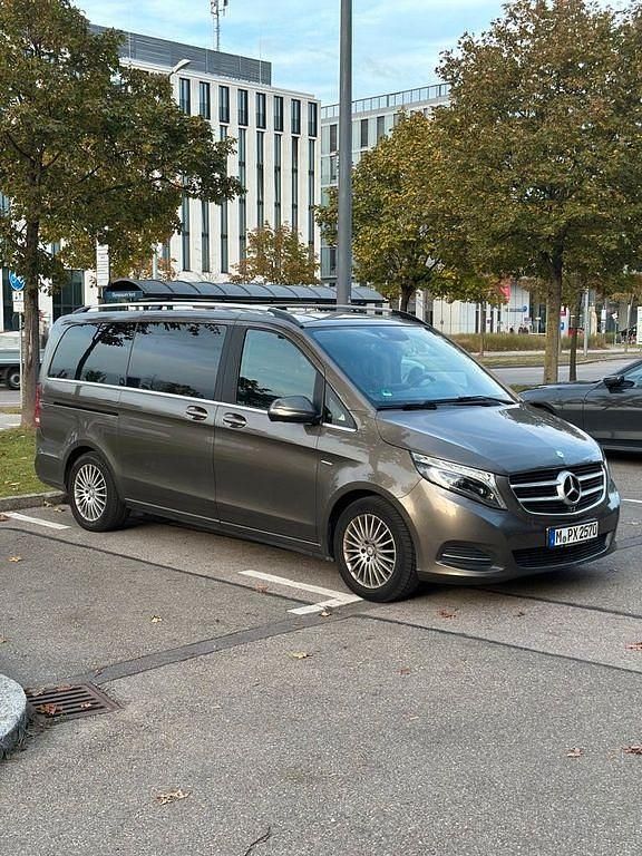 Gebraucht 2015 Mercedes V220 Avantgarde Edition Van / Kleinbus | 26.900 € (Guter Preis) - Bild 1/4