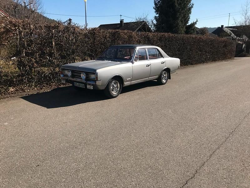 Silber Gebraucht 1968 Opel Commodore Limousine | 13.700 € - Bild 1/4