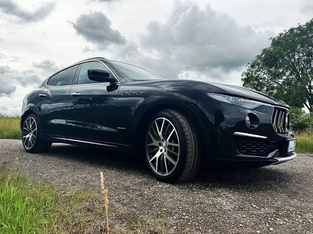Gebraucht Maserati Levante 430 PS (316 kW) 2018 Schwarz SUV