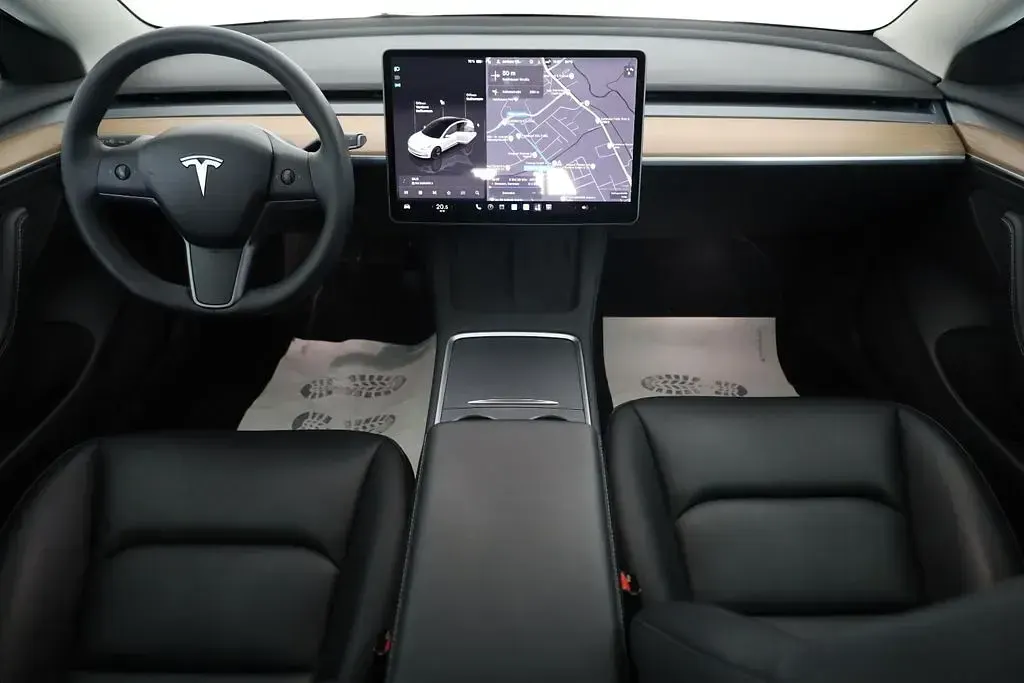 Gebraucht Tesla Model 3 350 kW (476 PS) 2023 Weiß metallic (metallic) Limousine