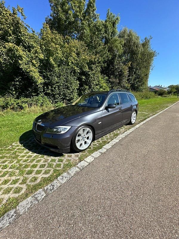 Grau Gebraucht 2006 BMW 330 Comfort Edition Kombi | 3.300 € (Superpreis) - Bild 1/4