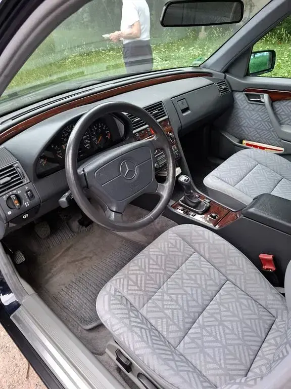 Gebraucht Mercedes C180 Classic 122 PS (89 kW) 1994 Blau Limousine