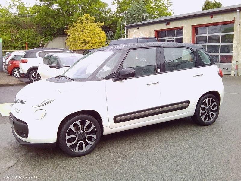Weiß Gebraucht 2012 Fiat 500L Pop Star Van / Kleinbus | 6.590 € (Fairer Preis) - Bild 1/4