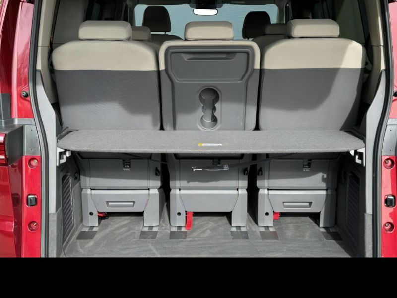 Gebraucht VW Multivan Life 204 PS (150 kW) 2023 Rot Van / Kleinbus