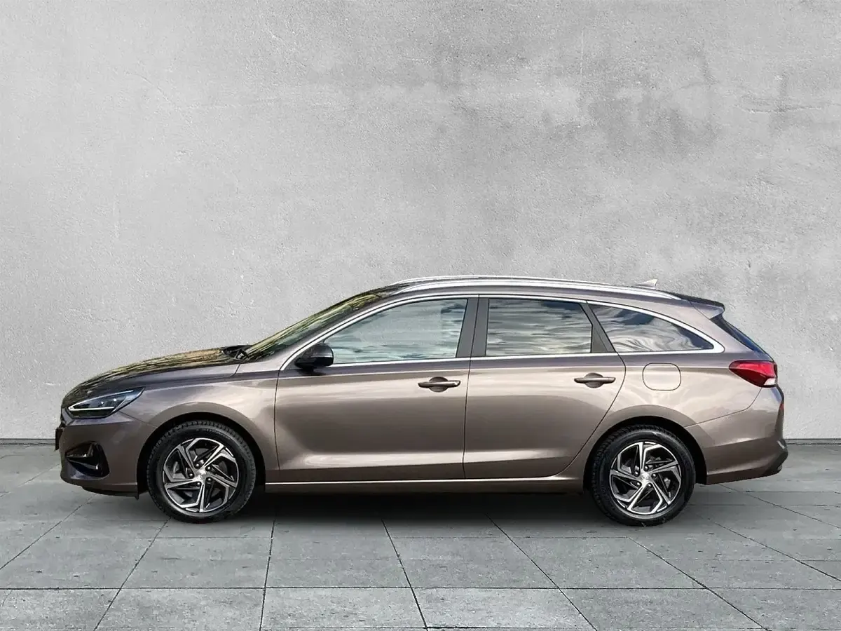Gebraucht Hyundai i30 Trend 120 PS (88 kW) 2023 Silky bronze Kombi