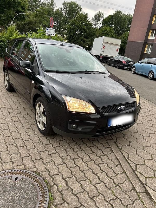 Schwarz Gebraucht 2007 Ford Focus Trend Kombi | 950 € (Superpreis) - Bild 1/4