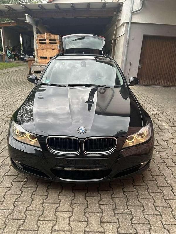 Gebraucht 2010 BMW 320 Lifestyle Kombi | 6.300 € (Etwas zu teuer) - Bild 1/4