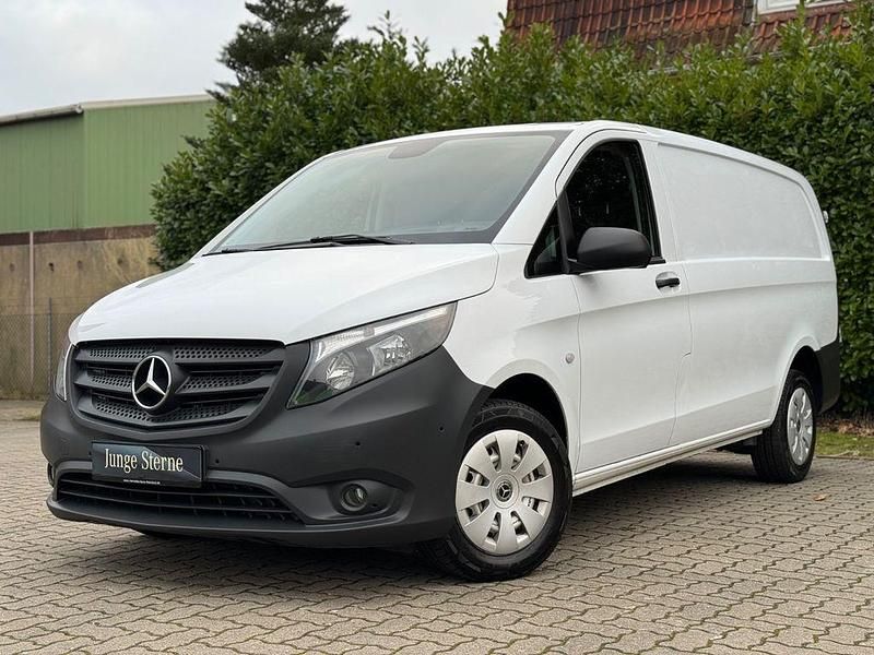 Weiß Gebraucht 2021 Mercedes Vito Van / Kleinbus | 13.599 € (Superpreis) - Bild 1/4