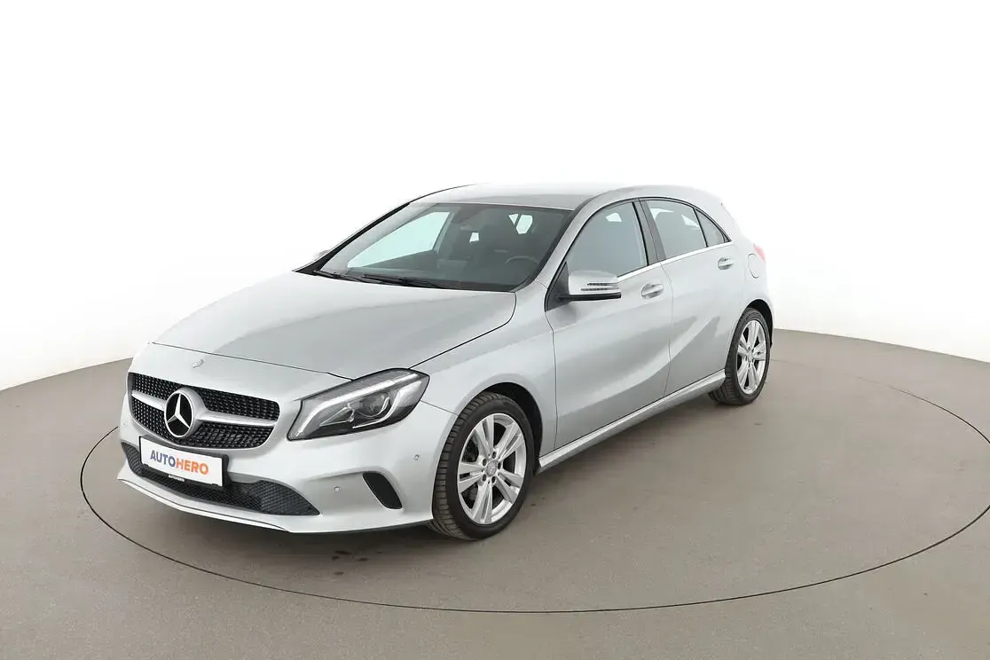 Gebraucht Mercedes A180 Urban 122 PS (89 kW) 2015 Kleinwagen