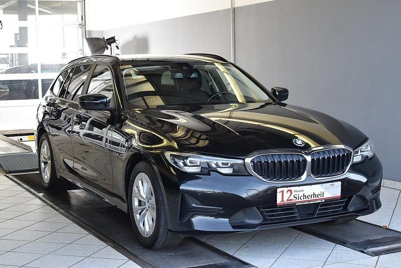 Gebraucht BMW 330e Advantage 252 PS (185 kW) 2021 Schwarz Kombi