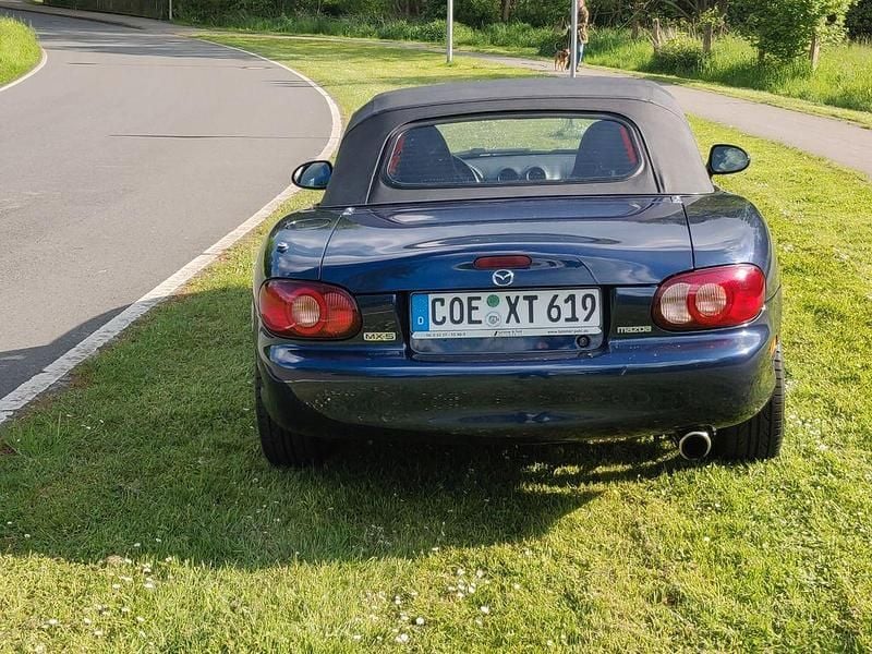 Second-hand Mazda MX5 110 CP (80 kW) 2001 Albastru Cabrio