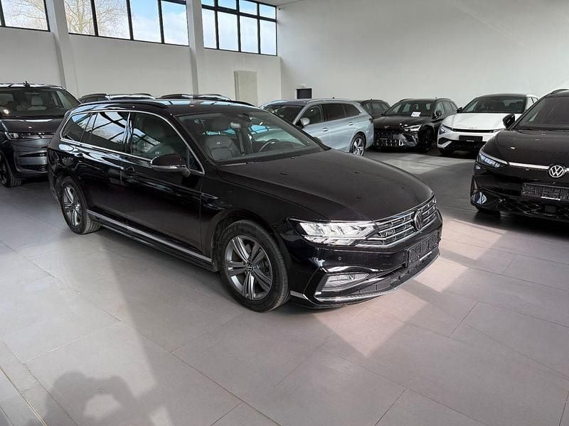 Gebraucht VW Passat R-line 200 PS (147 kW) 2022 Schwarz Kombi