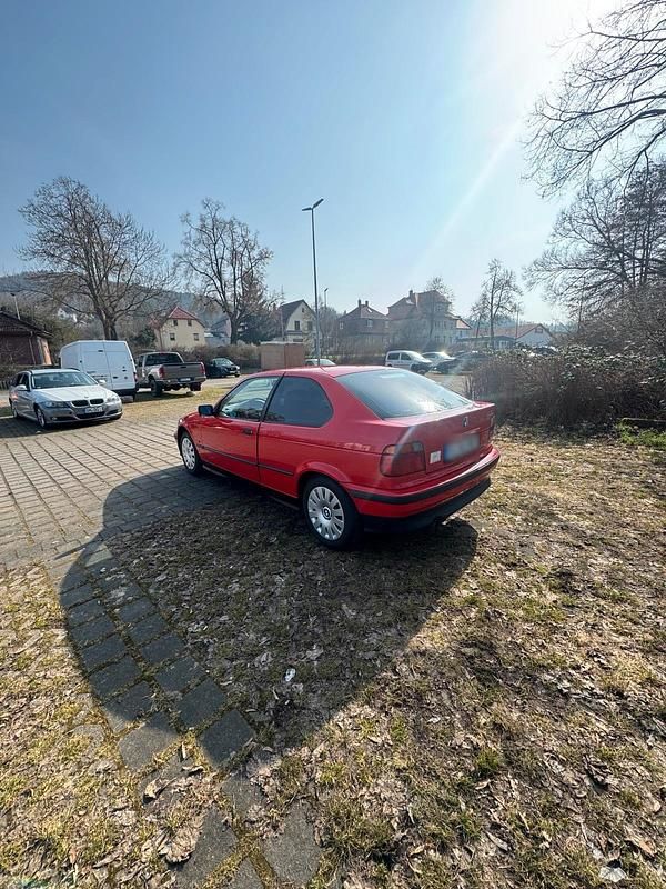 Gebraucht BMW 316 105 PS (77 kW) 1999 Rot Coupé