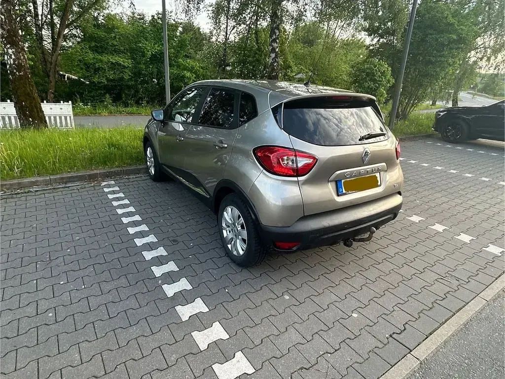 Gebraucht Renault Captur Elysee 120 PS (88 kW) 2015 Braun SUV