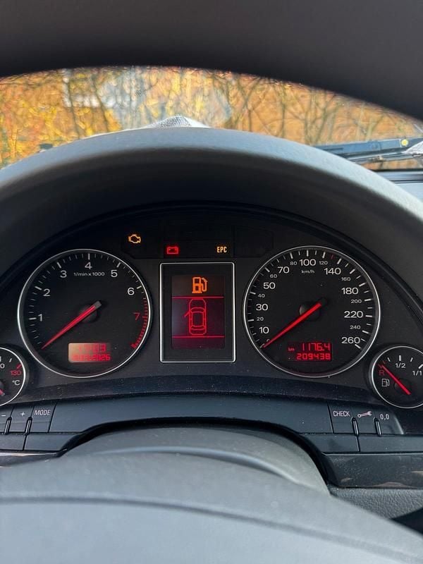 Gebraucht Audi A4 128 PS (94 kW) 2003 Schwarz Kombi