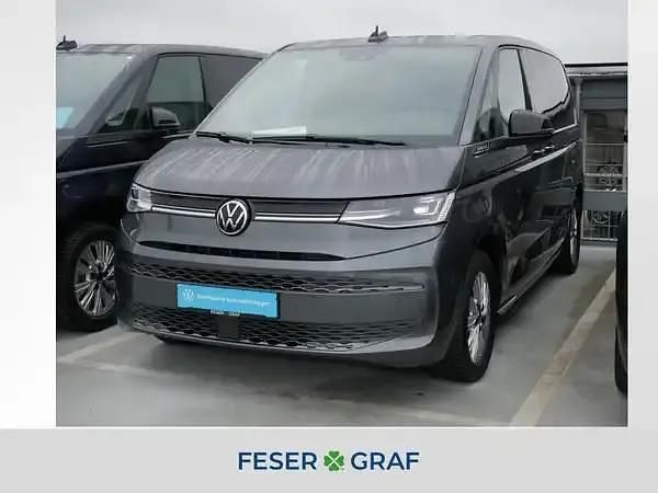 Indiumgrau metallic Gebraucht 2024 VW Multivan Van / Kleinbus | 52.880 € (Fairer Preis) - Bild 1/2