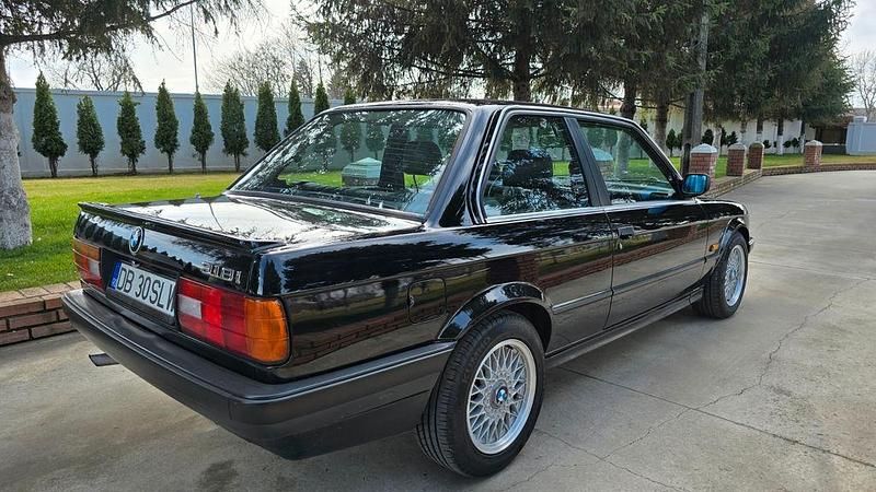 Gebraucht BMW 318 113 PS (83 kW) 1988 Schwarz
