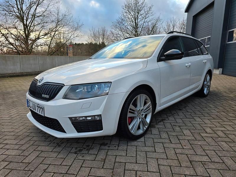 Weiß Gebraucht 2013 Skoda Octavia RS Kombi | 15.999 € (Etwas zu teuer) - Bild 1/4