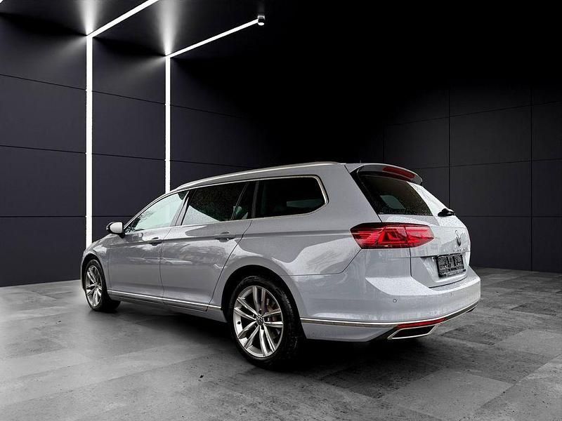 Gebraucht VW Passat Elegance 150 PS (110 kW) 2022 Mondsteingrau (metallic) Kombi