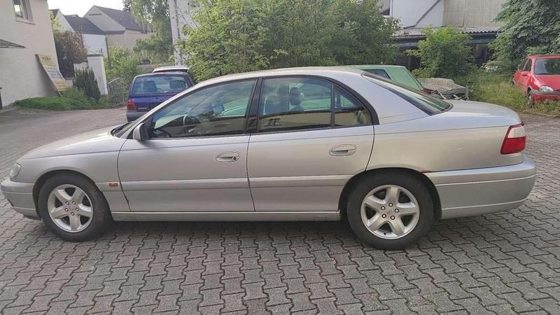 Gebraucht Opel Omega Elegance 170 PS (125 kW) 2000 Starsilber Limousine