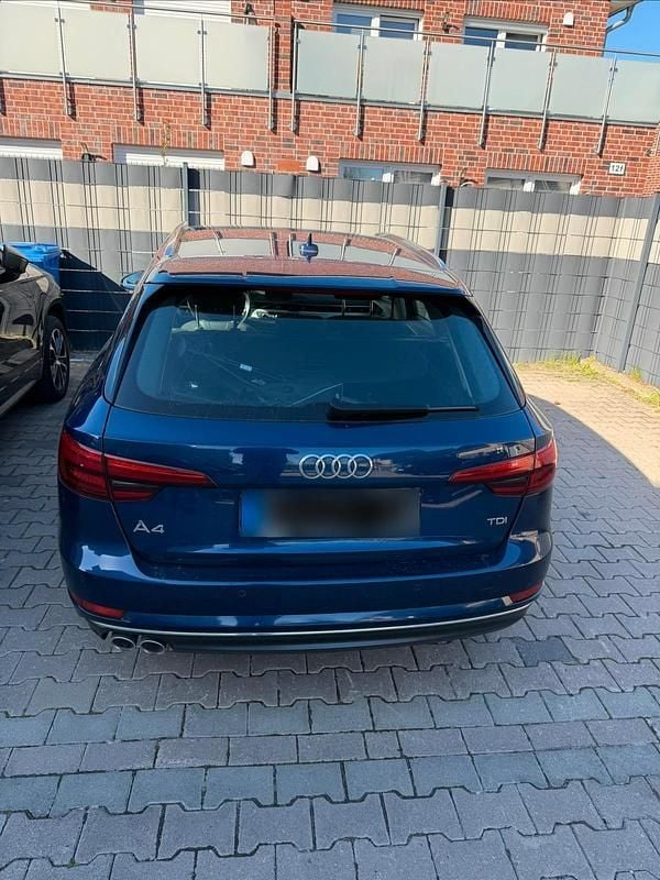 Gebraucht Audi A4 Comfort 190 PS (139 kW) 2016 Blau Kombi