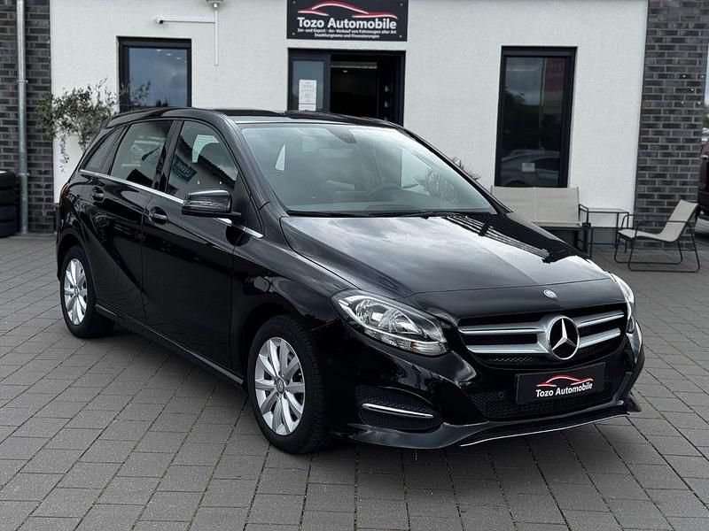Schwarz Gebraucht 2016 Mercedes B180 Van / Kleinbus | 15.550 € (Guter Preis) - Bild 1/4