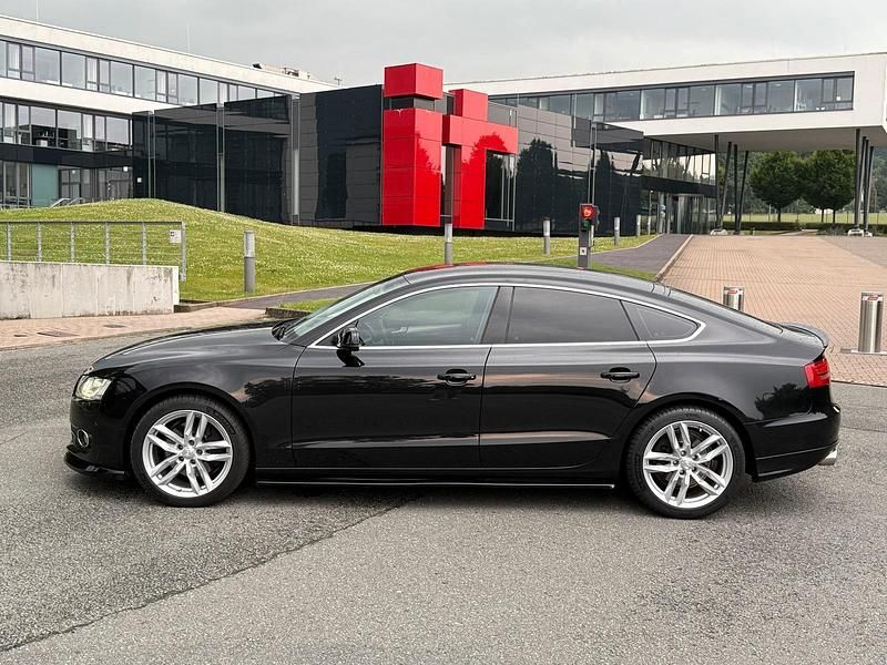 Schwarz Gebraucht 2010 Audi A5 Sportback Limousine | 11.950 € (Etwas zu teuer) - Bild 1/4