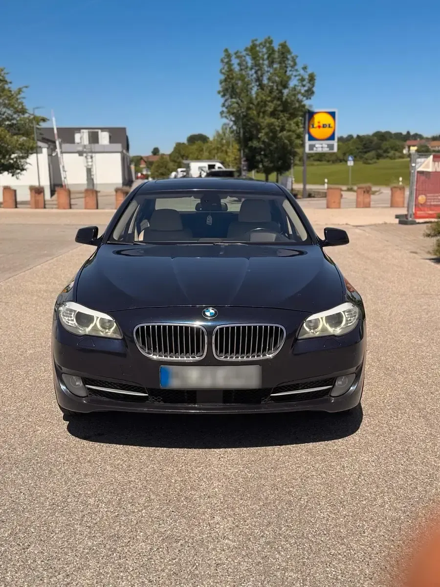 Gebraucht BMW 530 258 PS (189 kW) 2011 Blau Limousine
