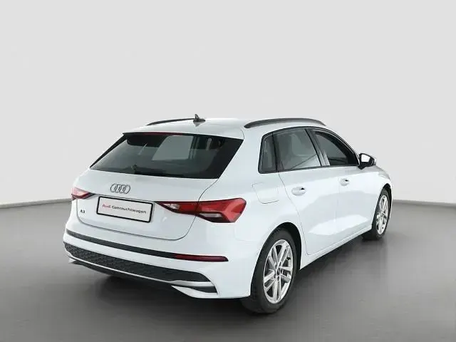 Używany Audi A3 Ambiente 150 KM (110 kW) 2025 Biały Sedan/Limuzyna
