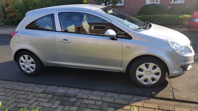 Silber metallic Gebraucht 2009 Opel Corsa Edition Kleinwagen | 5.749 € (Teuer) - Bild 1/4