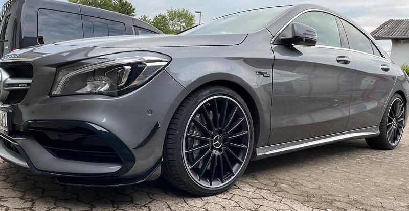 Grau Gebraucht 2018 Mercedes CLA45 AMG AMG Coupé | 29.999 € (Fairer Preis) - Bild 1/4