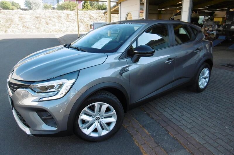 Grau Gebraucht 2024 Renault Captur Evolution SUV | 22.890 € (Superpreis) - Bild 1/2