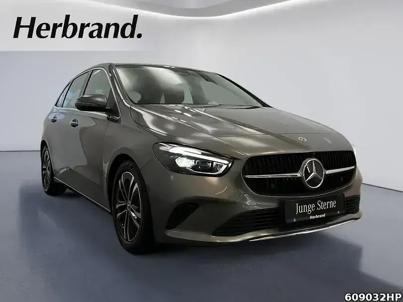 Gebraucht Mercedes B200 Progressive 163 PS (119 kW) 2025 Metalliclack mountaingrau Kleinwagen