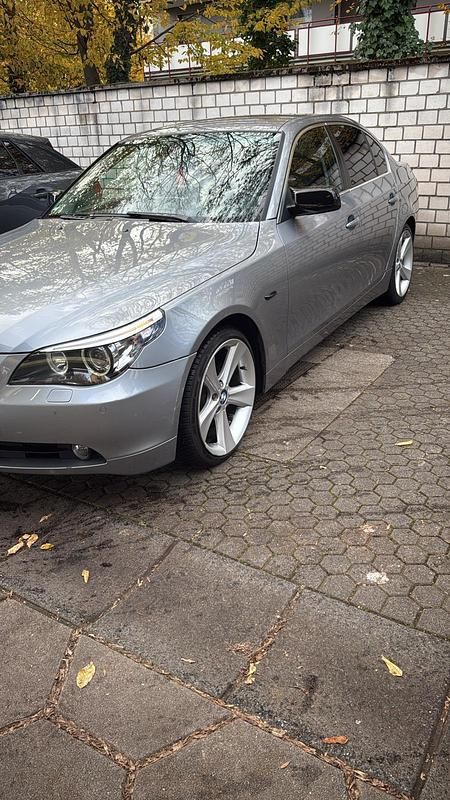 Grau Gebraucht 2005 BMW 530 Limousine | 4.800 € (Guter Preis) - Bild 1/4