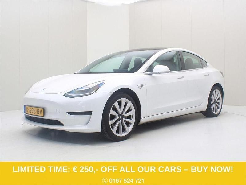 Weiß Gebraucht 2020 Tesla Model 3 Standard Range Limousine | 19.400 € (Fairer Preis) - Bild 1/4