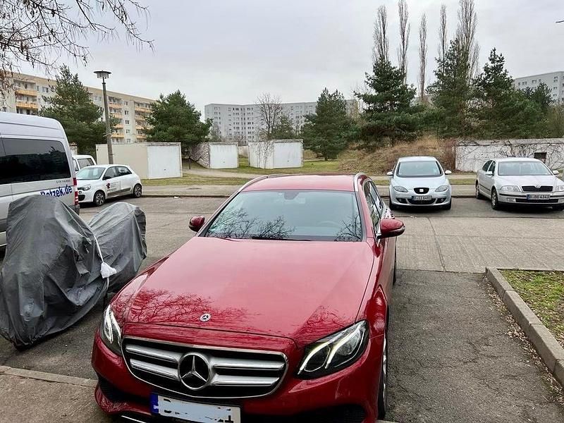 Gebraucht Mercedes E200 184 PS (135 kW) 2017 Rot Kombi