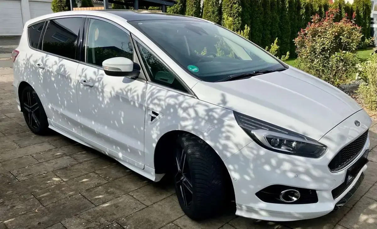 Gebraucht Ford S-MAX Sport 179 PS (131 kW) 2015 Weiß Van / Kleinbus