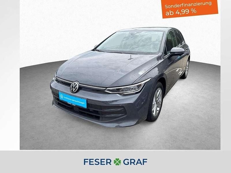 Delfingrau metallic Gebraucht 2024 VW Golf VIII Life Limousine | 26.440 € (Fairer Preis) - Bild 1/4