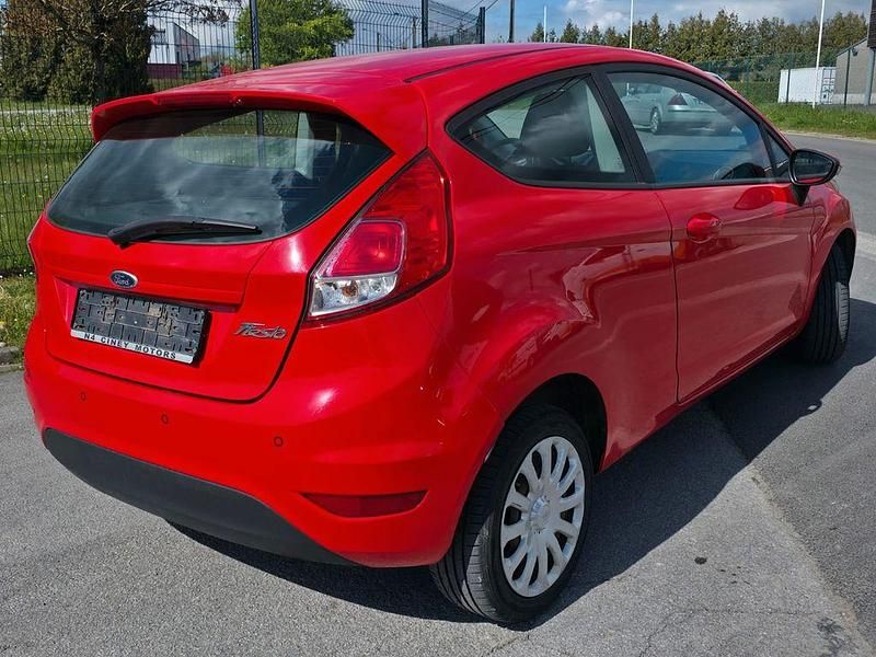 Używany Ford Fiesta Trend 75 KM (55 kW) 2014 Czerwony Hatchback