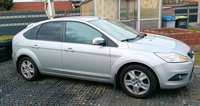 Gebraucht Ford Focus 100 PS (73 kW) 2008 Silber Limousine