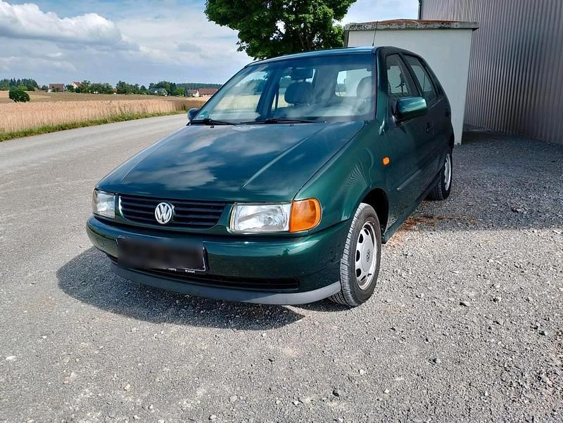 Grün Gebraucht 1998 VW Polo Limousine | 999 € (Guter Preis) - Bild 1/4