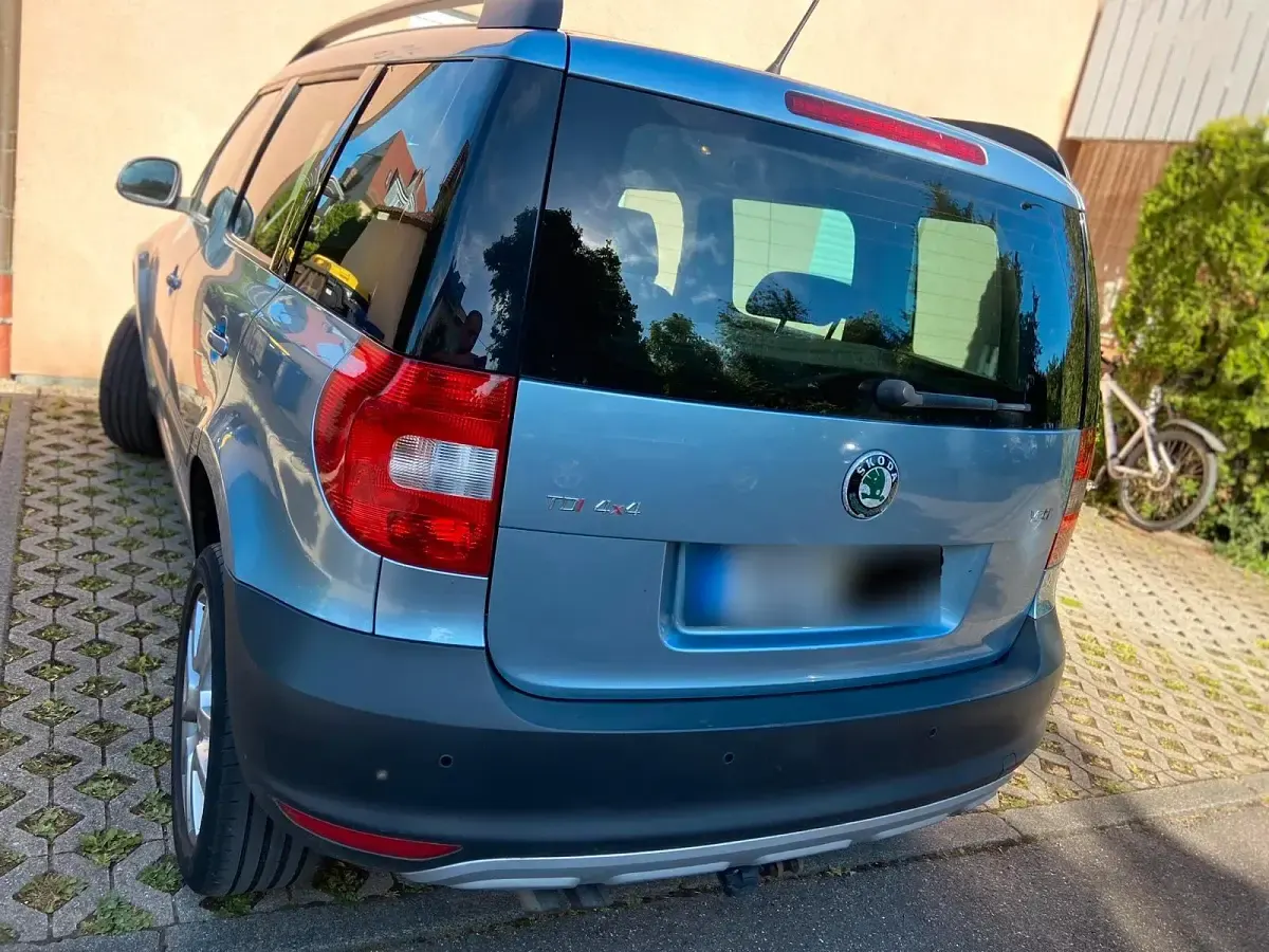 Gebraucht Skoda Yeti Plus Edition 140 PS (102 kW) 2013 Blau SUV