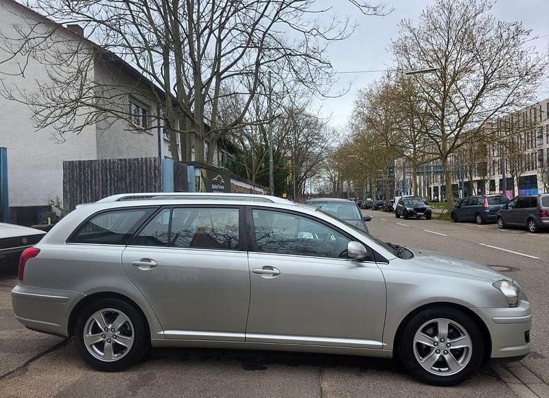 Gebraucht Toyota Avensis Sol 129 PS (94 kW) 2008 Silber Kombi