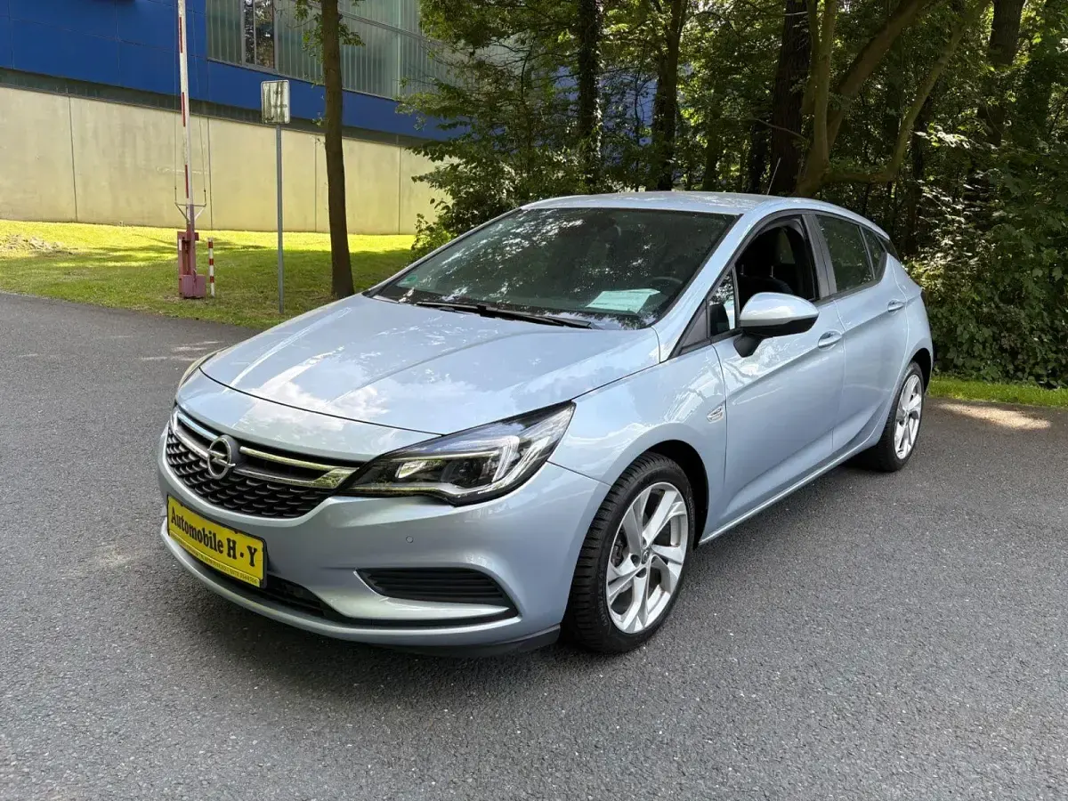 Gebraucht Opel Astra Edition 125 PS (91 kW) 2016 Silber Limousine