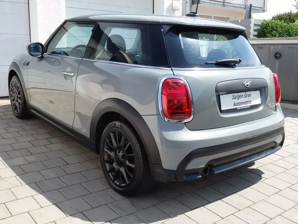 Gebraucht Mini ONE Essential 102 PS (75 kW) 2022 Moonwalkgraumetallic Kleinwagen
