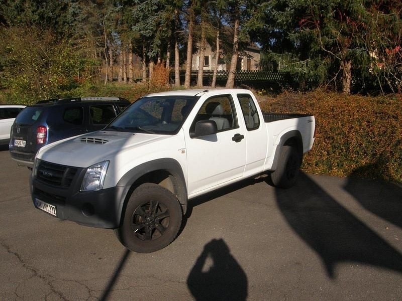 Weiß Gebraucht 2010 Isuzu Pick up Abholung | 6.999 € - Bild 1/4