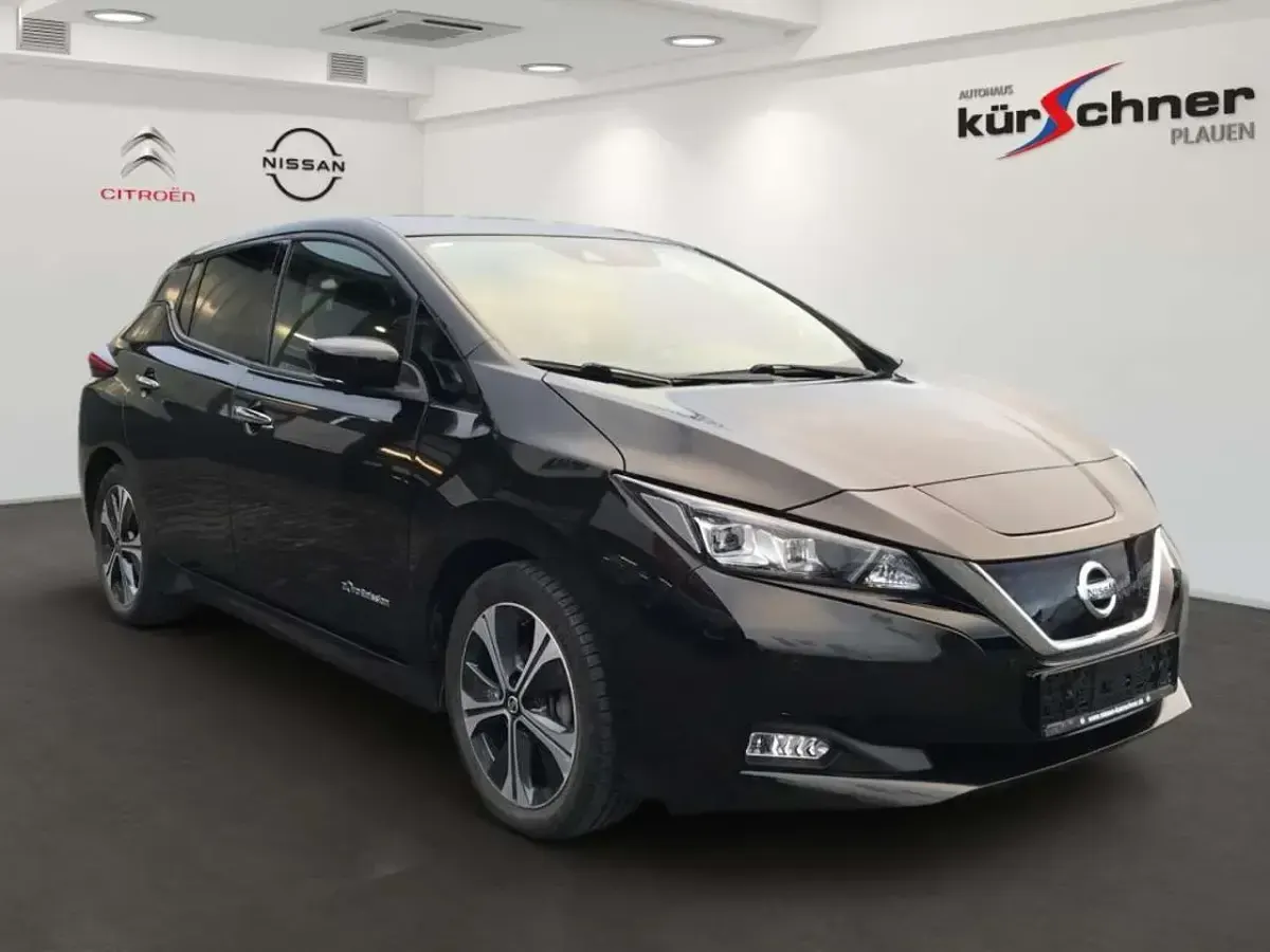 Gebraucht Nissan Leaf N-Connecta 110 kW (150 PS) 2020 Black metallic Kleinwagen